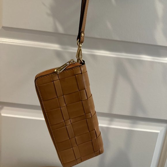 Authentic Michael Kors "Vivian" Luggage (color) Basket Weave Wallet, VGUC - Picture 2 of 12